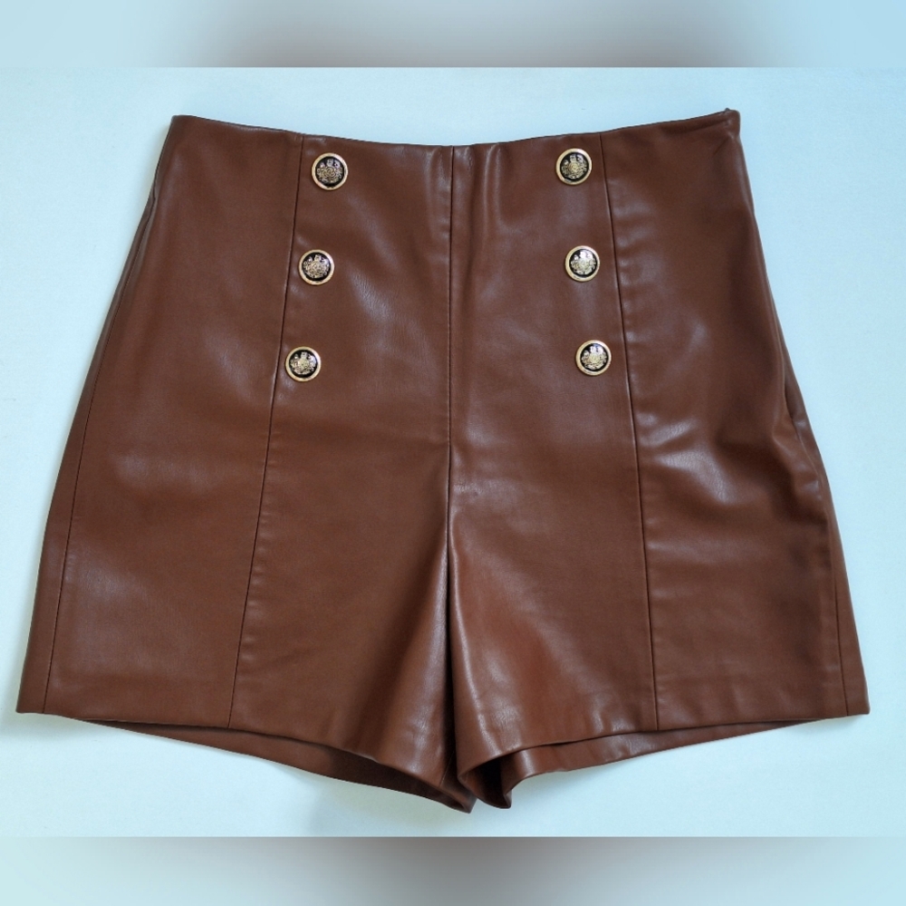 NWOT ZARA Faux Vegan Leather Shorts with Buttons | Brown | Size M | 3046/250/776